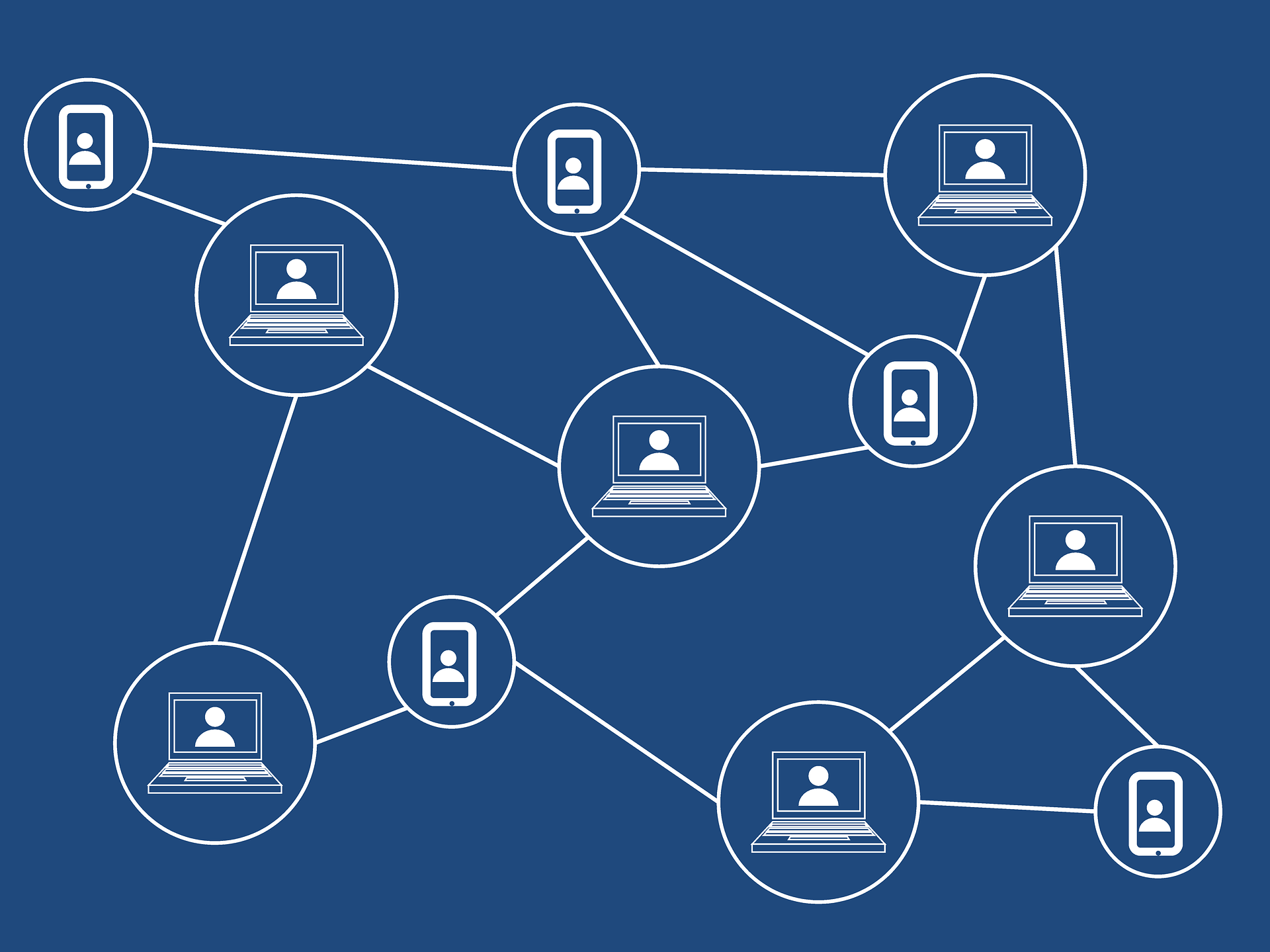 La cadena de bloques es manejada, auditada y validada por innumerables computadores conectados en pares por todo el mundo.